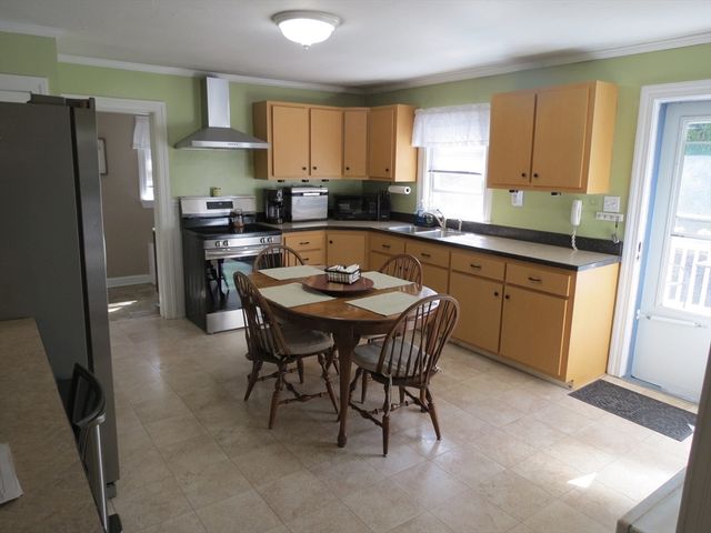55 Lakeview Street, Leominster, MA 01453