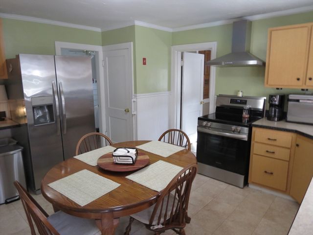 55 Lakeview Street, Leominster, MA 01453