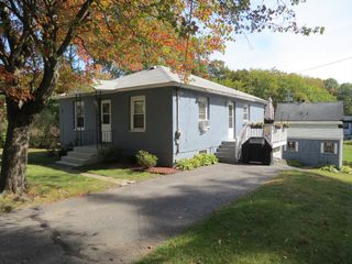 55 Lakeview Street, Leominster, MA 01453