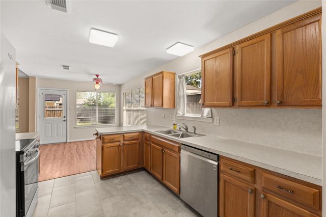 11115 Kentington Oak Drive, Humble, TX 77396