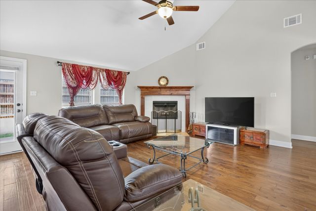 2726 Buffalo Run, Burleson, TX 76028