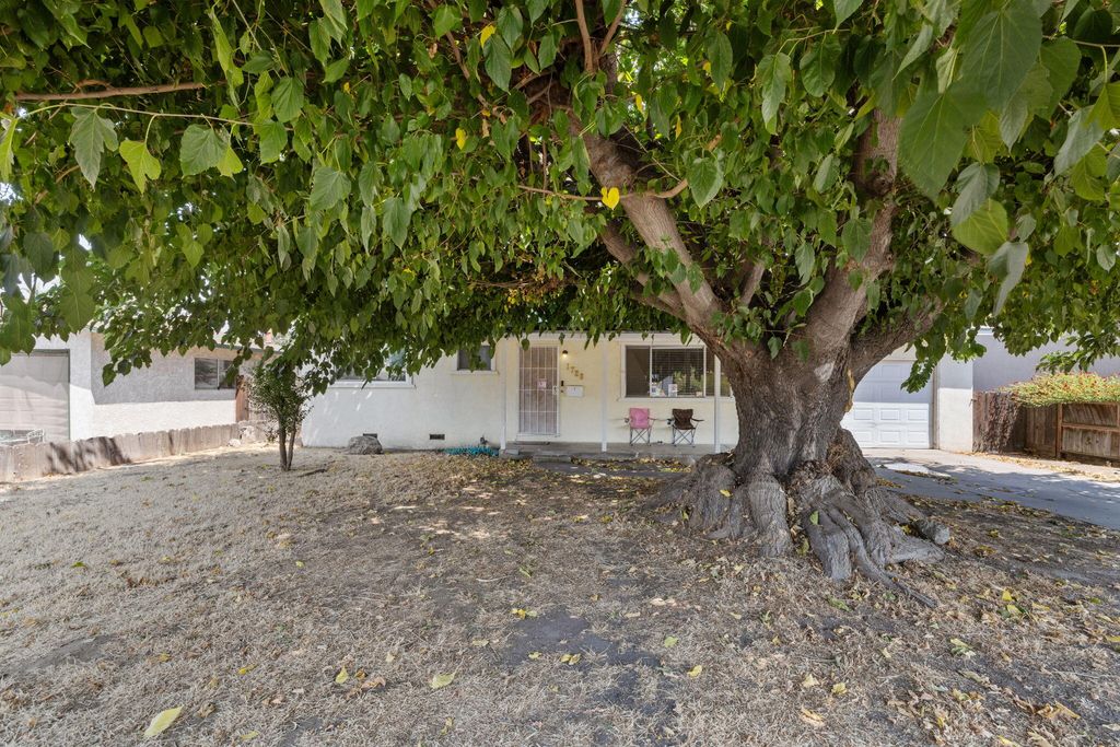 1728 S Church Street, Visalia, CA 93277