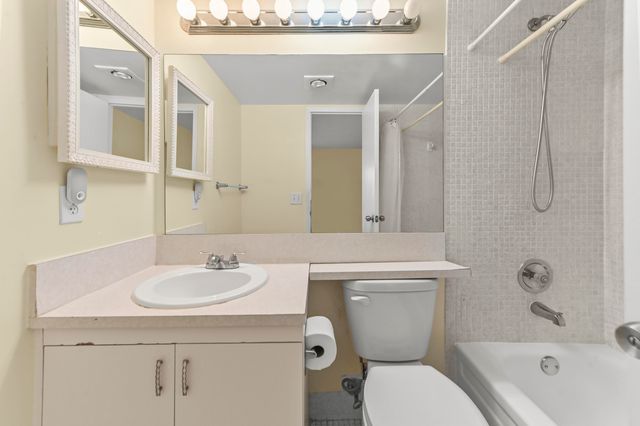 2056 Ainslie D, Boca Raton, FL 33434