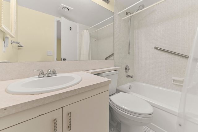 2056 Ainslie D, Boca Raton, FL 33434