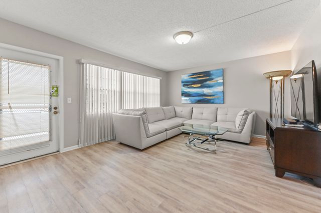 2056 Ainslie D, Boca Raton, FL 33434