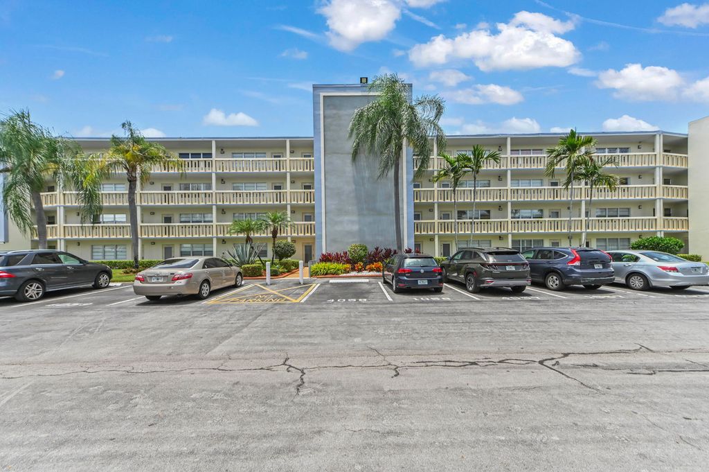 2056 Ainslie D, Boca Raton, FL 33434