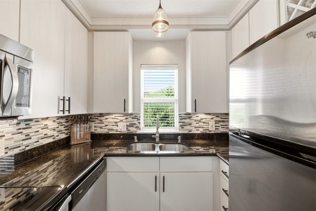 3922 Gilbert Avenue 211, Dallas, TX 75219