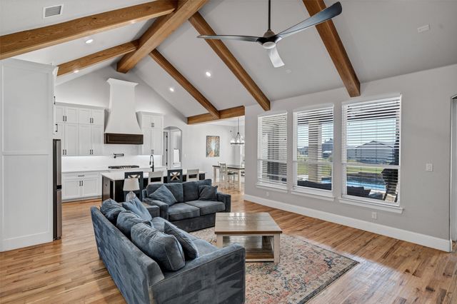 413 Venadito Drive, Godley, TX 76044