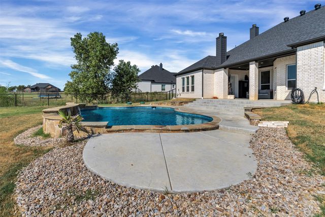 413 Venadito Drive, Godley, TX 76044