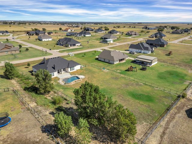 413 Venadito Drive, Godley, TX 76044
