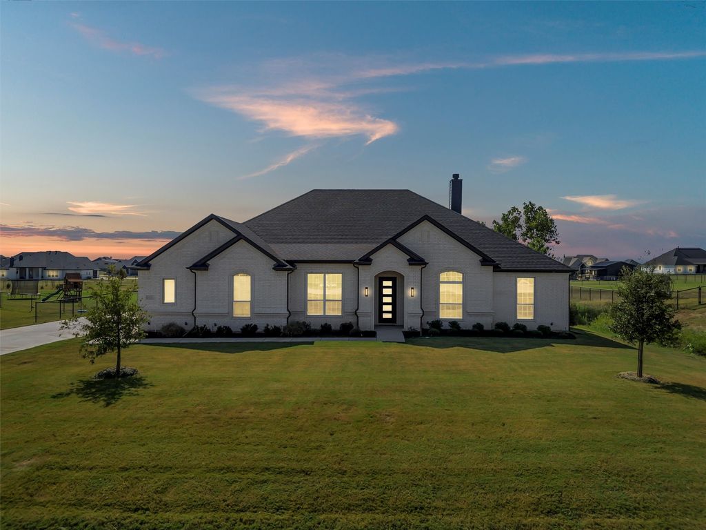413 Venadito Drive, Godley, TX 76044