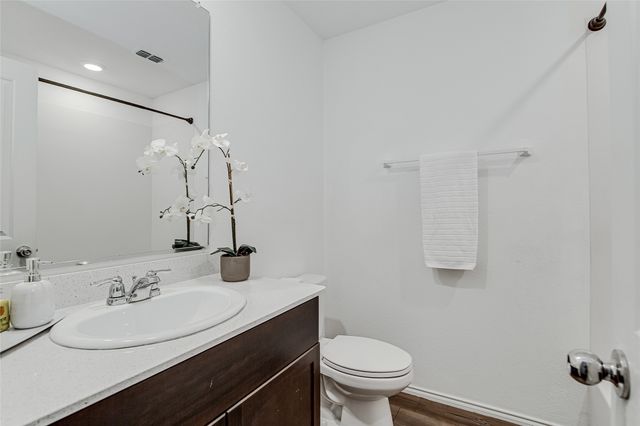 1105 Wildflower Street, Ennis, TX 75119