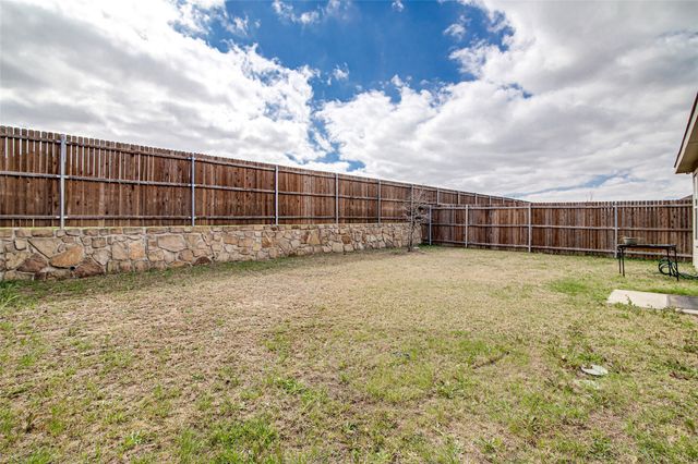 1105 Wildflower Street, Ennis, TX 75119