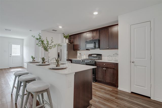 1105 Wildflower Street, Ennis, TX 75119