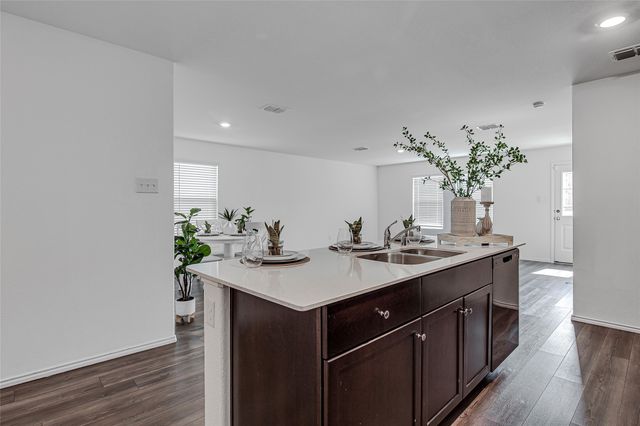 1105 Wildflower Street, Ennis, TX 75119