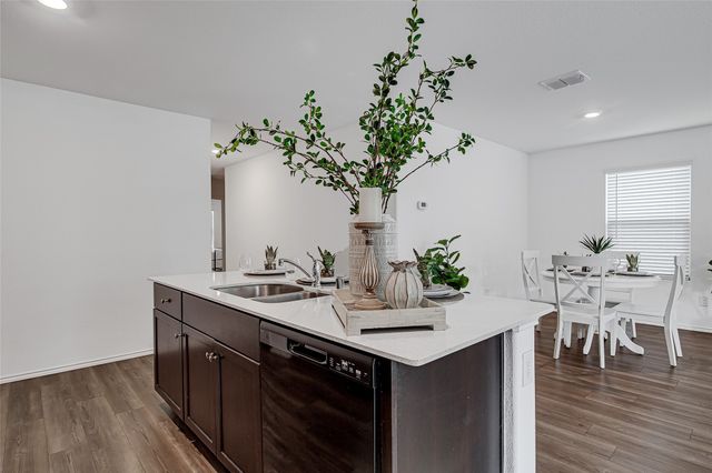 1105 Wildflower Street, Ennis, TX 75119