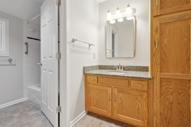 22 Centre Village Drive 22, Madison, CT 06443
