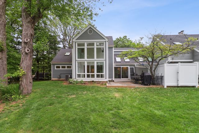 22 Centre Village Drive 22, Madison, CT 06443