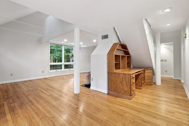 22 Centre Village Drive 22, Madison, CT 06443