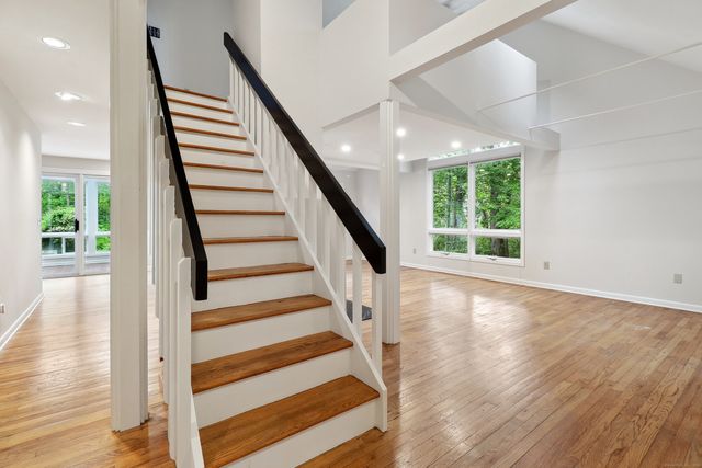 22 Centre Village Drive 22, Madison, CT 06443