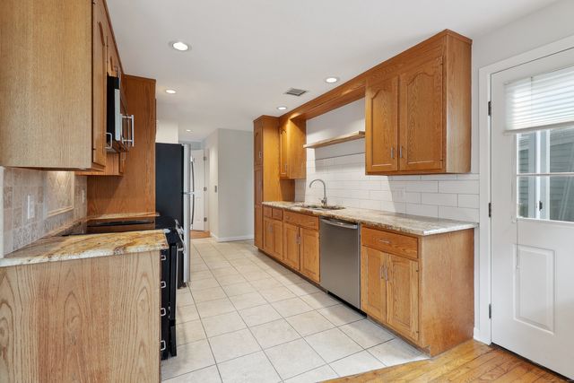 22 Centre Village Drive 22, Madison, CT 06443