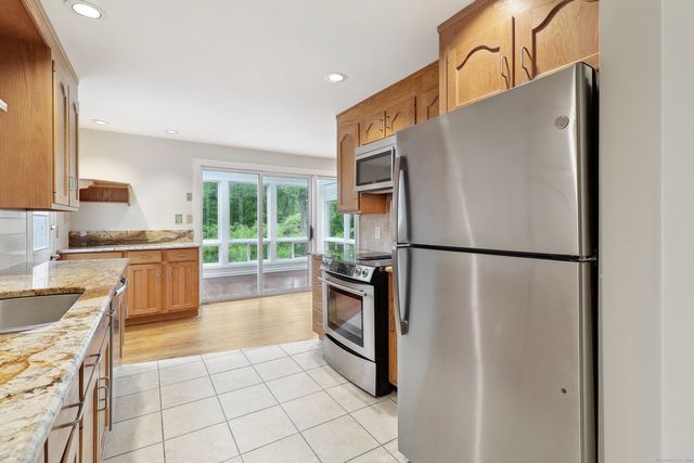 22 Centre Village Drive 22, Madison, CT 06443