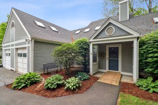 22 Centre Village Drive 22, Madison, CT 06443