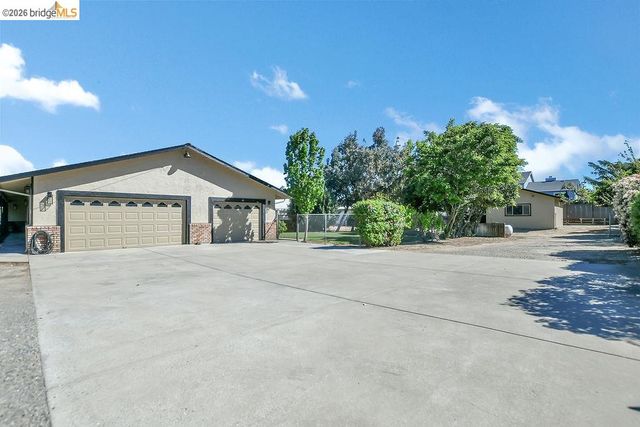 4190 Brown Rd, Oakley, CA 94561