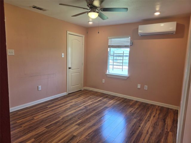 525 E 35th Street, Houston, TX 77022