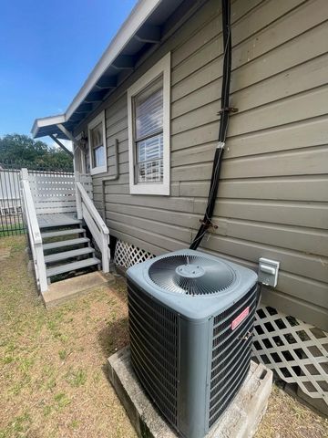 525 E 35th Street, Houston, TX 77022