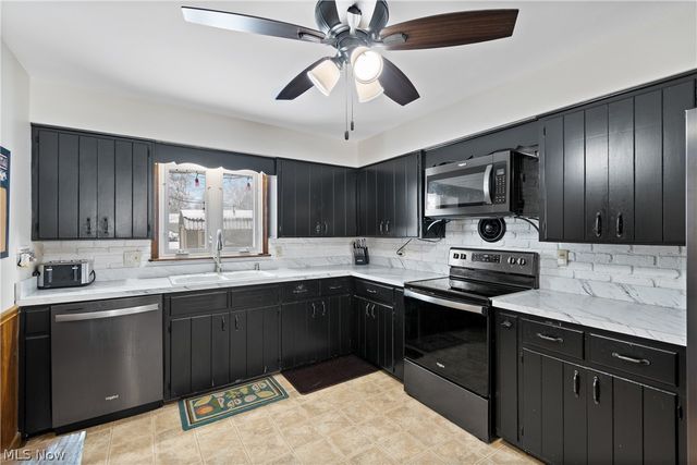 236 Knollwood Drive, Wadsworth, OH 44281