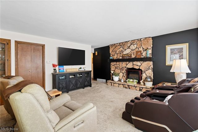 236 Knollwood Drive, Wadsworth, OH 44281