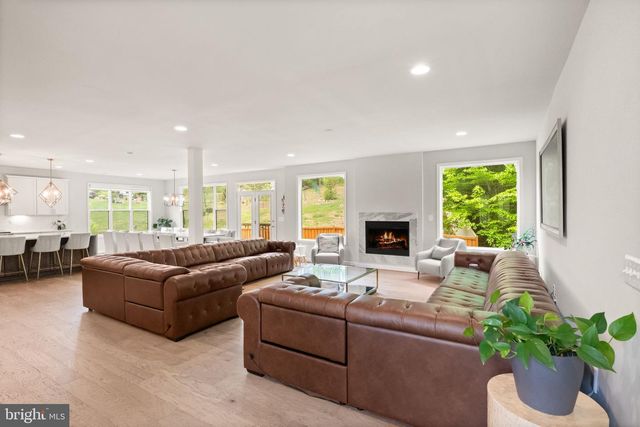 5606 BEACHVIEW CREEK DR, Woodbridge, VA 22192