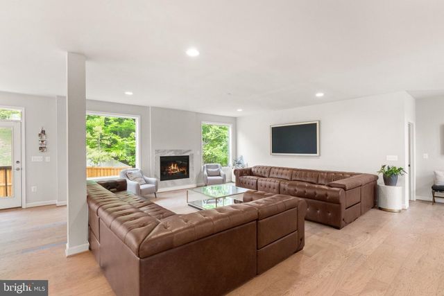 5606 BEACHVIEW CREEK DR, Woodbridge, VA 22192