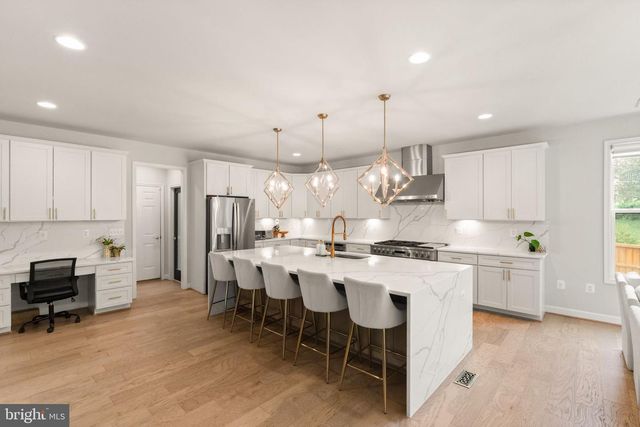 5606 BEACHVIEW CREEK DR, Woodbridge, VA 22192