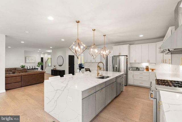 5606 BEACHVIEW CREEK DR, Woodbridge, VA 22192