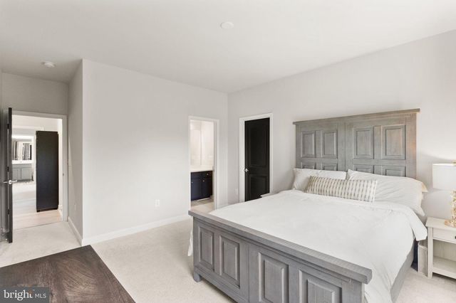5606 BEACHVIEW CREEK DR, Woodbridge, VA 22192