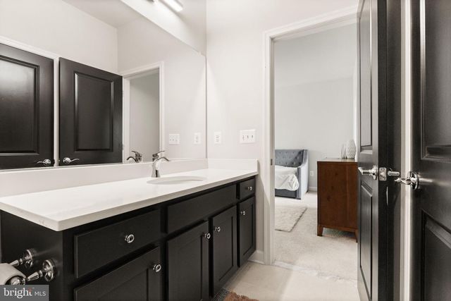 5606 BEACHVIEW CREEK DR, Woodbridge, VA 22192