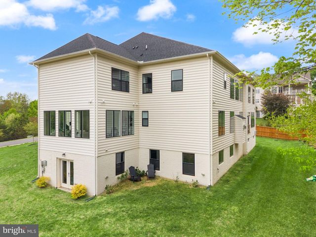 5606 BEACHVIEW CREEK DR, Woodbridge, VA 22192