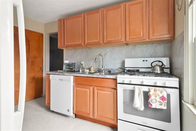 2365 W Temperance Road, Temperance, MI 48182