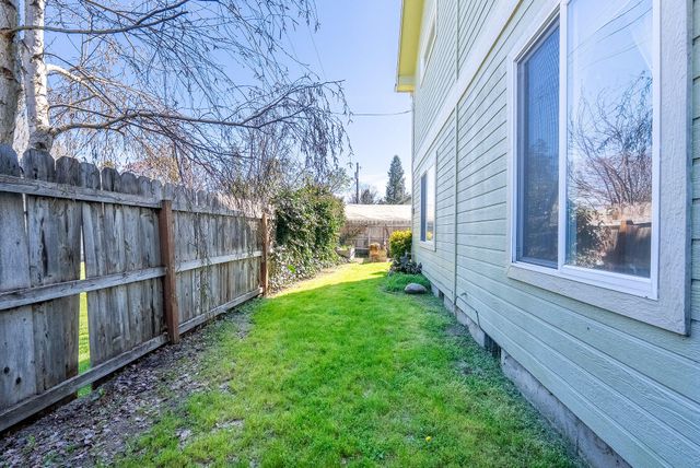 114 Cedar Street, Central Point, OR 97502