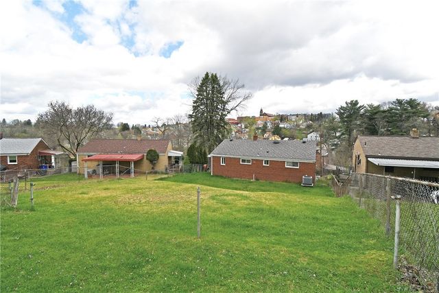 1900 Plateau St, Carrick, PA 15210