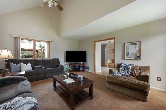 6 Longfield Dr, Hillsborough Twp., NJ 08844