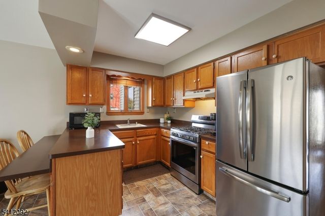 6 Longfield Dr, Hillsborough Twp., NJ 08844