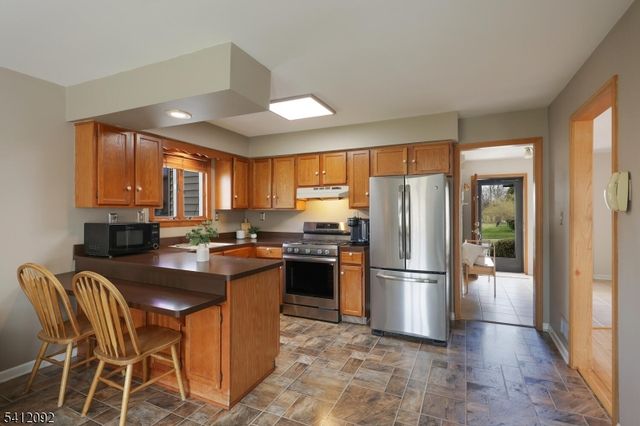 6 Longfield Dr, Hillsborough Twp., NJ 08844