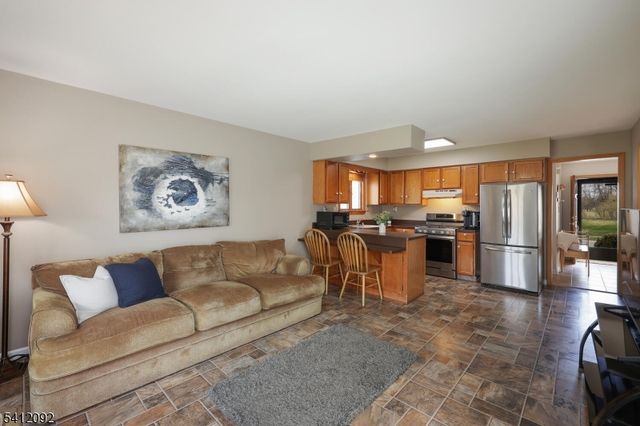 6 Longfield Dr, Hillsborough Twp., NJ 08844