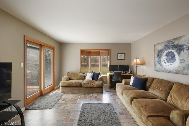 6 Longfield Dr, Hillsborough Twp., NJ 08844