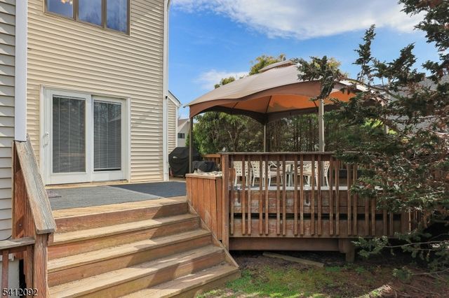 6 Longfield Dr, Hillsborough Twp., NJ 08844