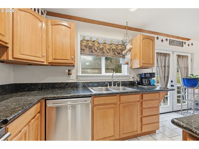 6842 JESSICA Dr, Springfield, OR 97478