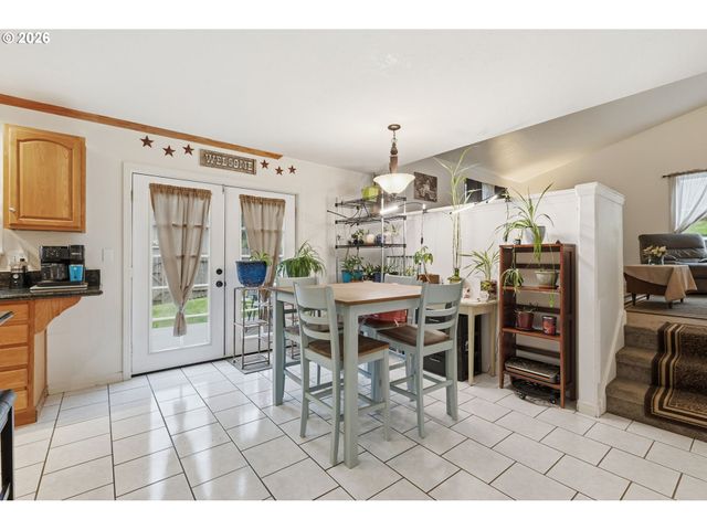 6842 JESSICA Dr, Springfield, OR 97478